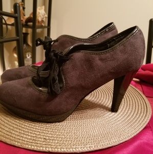 Gray heeled shoes